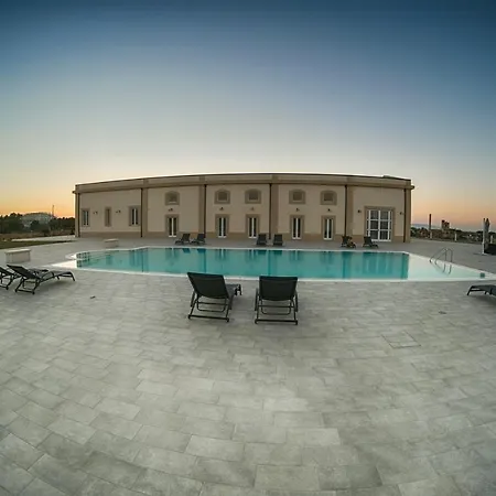 בית הארחה Dimora Savarino With Pool 4*