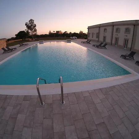 Dimora Savarino With Pool מרצאממי