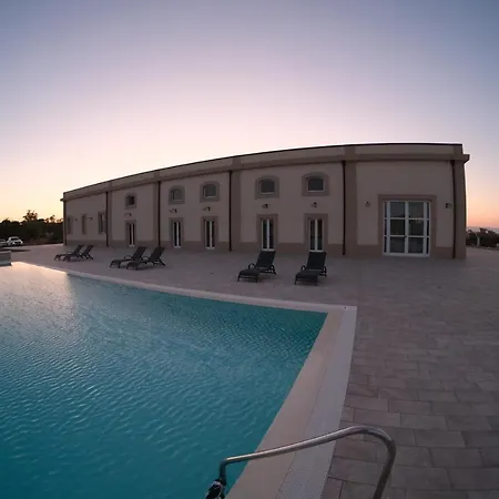 Dimora Savarino With Pool בית הארחה מרצאממי