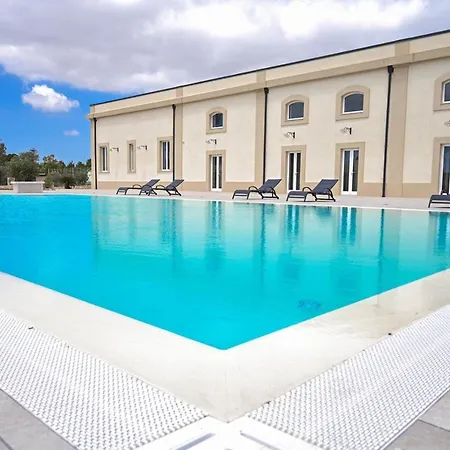 Dimora Savarino With Pool בית הארחה מרצאממי