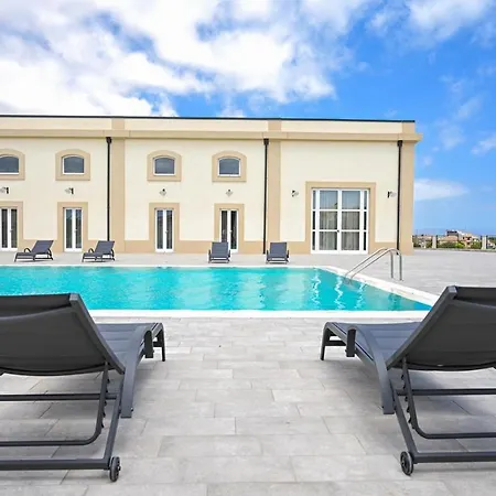 Dimora Savarino With Pool מרצאממי