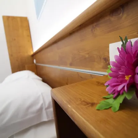 Dimora Savarino With Pool בית הארחה 4*