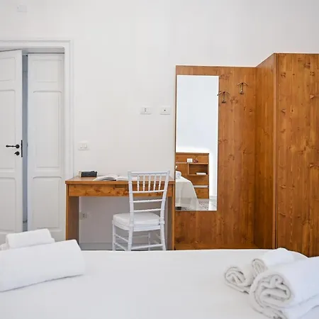 Dimora Savarino With Pool בית הארחה 4*