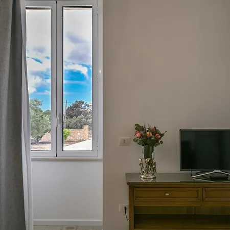 בית הארחה Dimora Savarino With Pool 4*