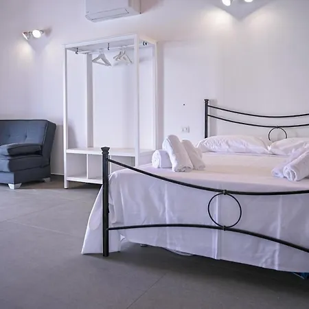 בית הארחה Dimora Savarino With Pool 4*