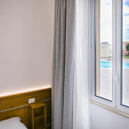 Dimora Savarino With Pool בית הארחה מרצאממי