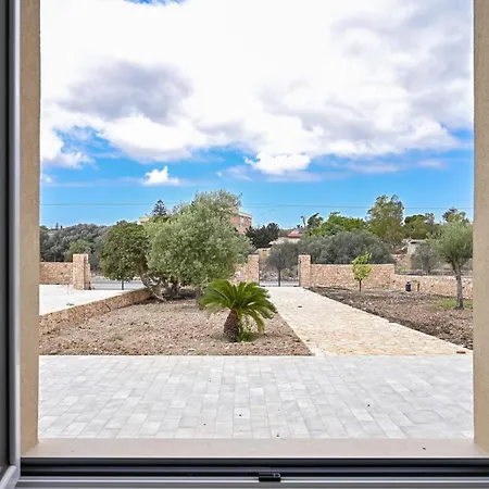 בית הארחה Dimora Savarino With Pool מרצאממי