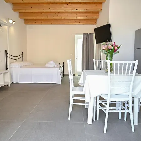 Dimora Savarino With Pool בית הארחה