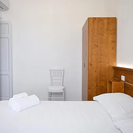 Dimora Savarino With Pool בית הארחה 4*