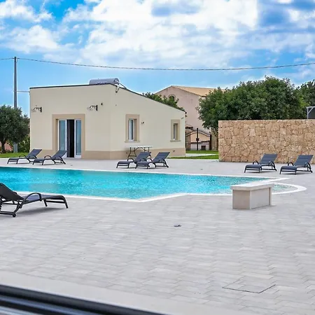 Dimora Savarino With Pool 4*