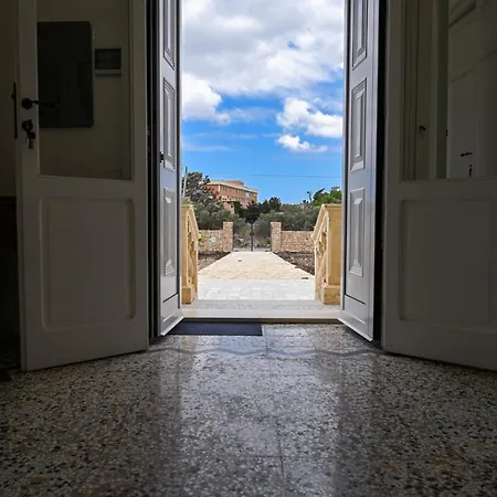 Dimora Savarino With Pool מרצאממי