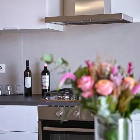 Dimora Savarino With Pool בית הארחה 4*