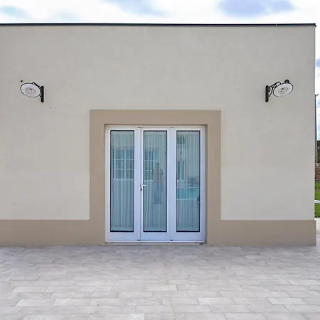 בית הארחה Dimora Savarino With Pool מרצאממי